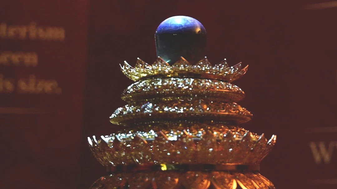 Altını ve elması solladı! Bir avuçluk taş 300 milyon dolarlık servet çıktı 3