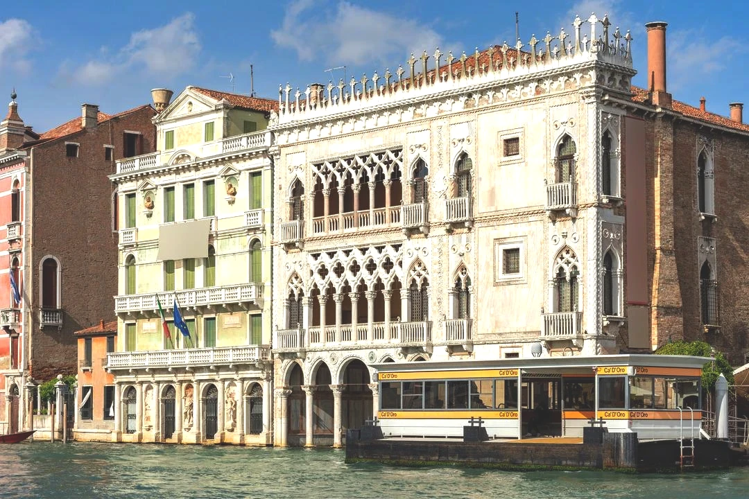  Lanetli saray satılıyor! Sahiplerine hep ölüm getirdi 1