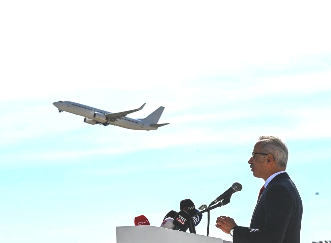 Bakan Uraloğlu rakamları açıkladı: Ocakta havalimanlarında 17,8 milyon yolcu 1