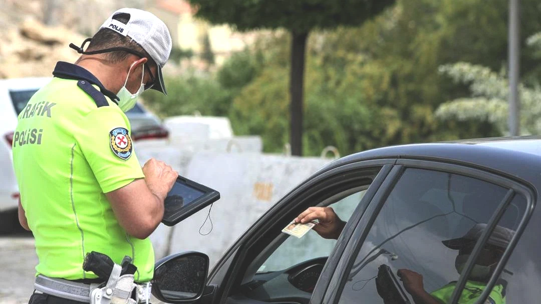 Araç sürücüleri dikkat! Düzenleme yasalaştı: İşte 10 soruda yeni trafik cezaları 2