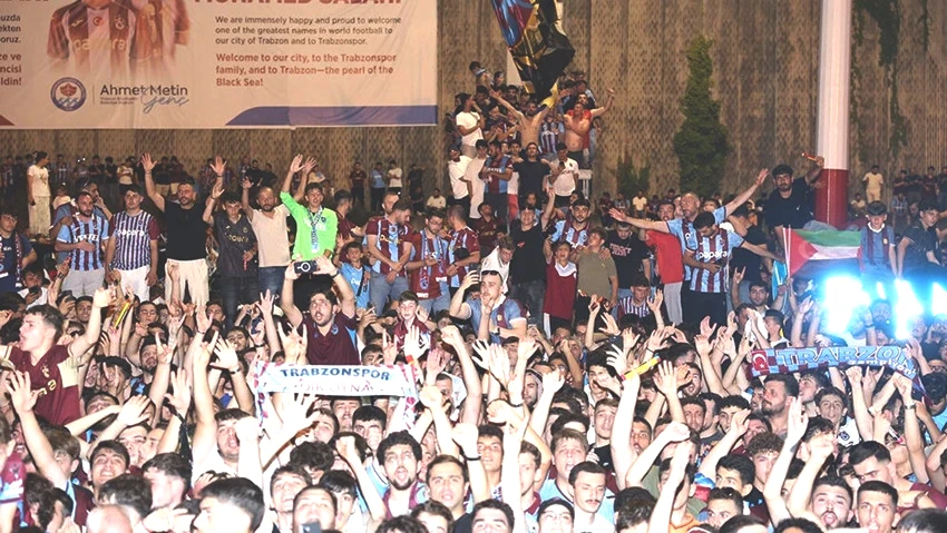 Salah'a Trabzon'da 25 bin kişilik karşılama - Resim : 1