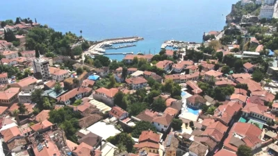 Antalya Kaleiçi'nde Turist Patırtısı! Akşam Nüfusu 100 Kat Artıyor!
