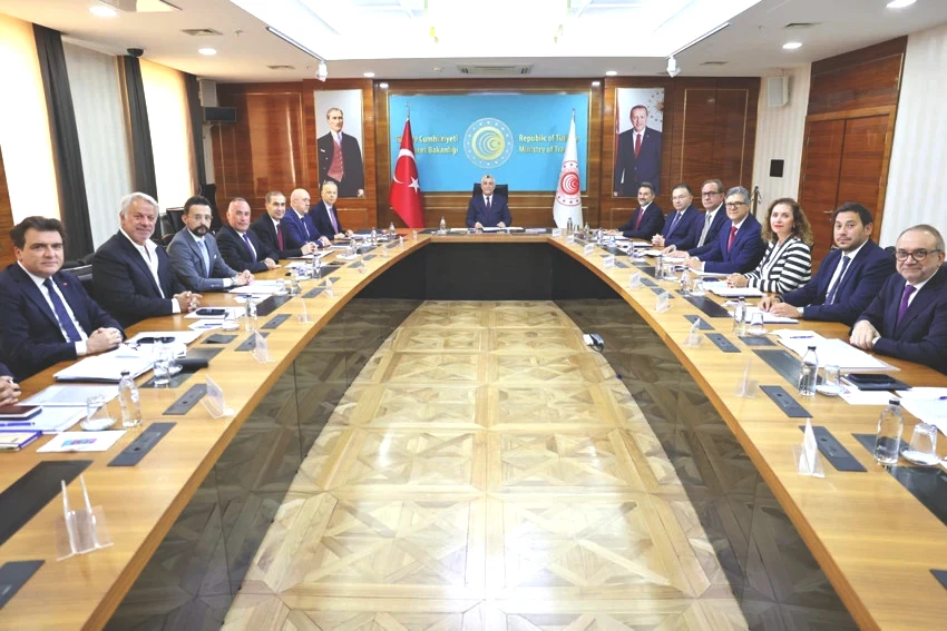 Hizmet ihracatında 122,6 milyar dolarlık rekor... 65,2 milyar doları turizmden - Resim : 2