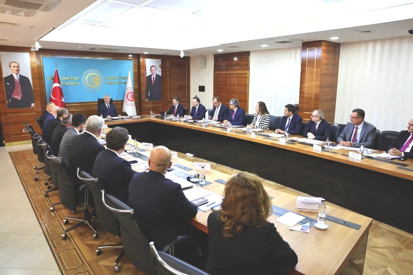 Hizmet ihracatında 122,6 milyar dolarlık rekor... 65,2 milyar doları turizmden - Resim : 1