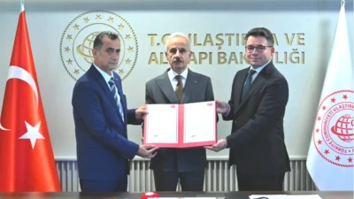 Bakan Uraloğlu'nın Açıklaması: Yerli E5000 Lokomotifi Avrupa'dan Onay Aldı!