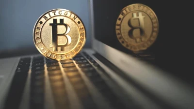 Bitcoin, Teknoloji Hisselerinden Uzaklaşıp Altına Yöneliyor! Korelasyon Dikkat Çekiyor