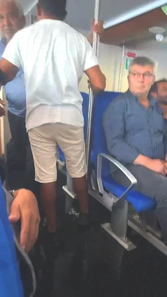 Girne açıklarında alabora olan geminin batmadan önceki görüntüleri çıktı: 'Söyleyin kaptana, gemi geri dönsün' (Video) - Resim : 2