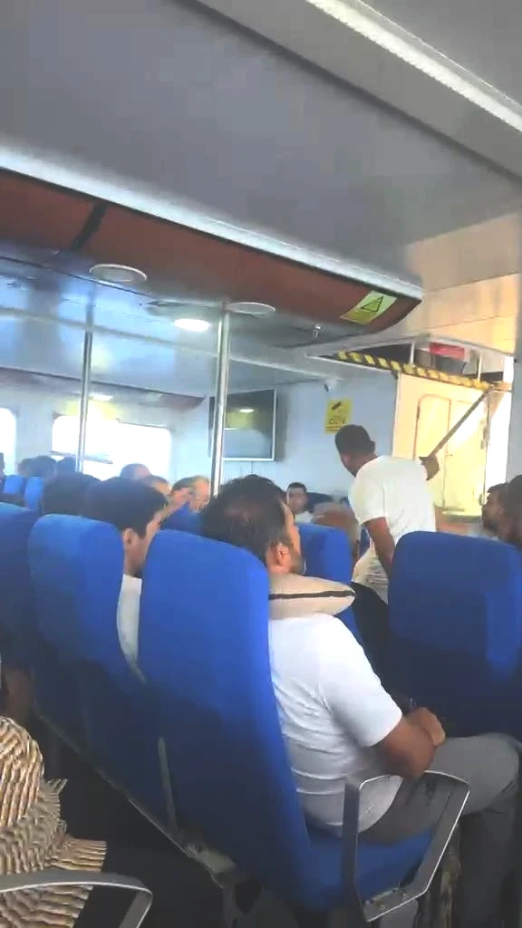 Girne açıklarında alabora olan geminin batmadan önceki görüntüleri çıktı: 'Söyleyin kaptana, gemi geri dönsün' (Video) - Resim : 1