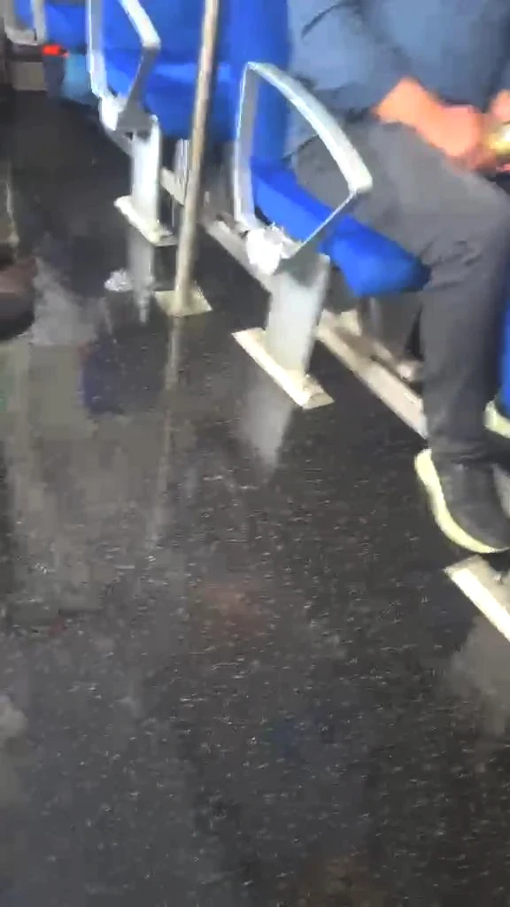 Girne açıklarında alabora olan geminin batmadan önceki görüntüleri çıktı: 'Söyleyin kaptana, gemi geri dönsün' (Video) - Resim : 3