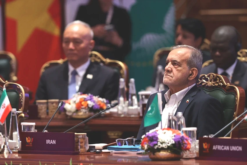 Pezeşkiyan'dan BRICS'e yerel paralarla ticaret çağrısı - Resim : 1