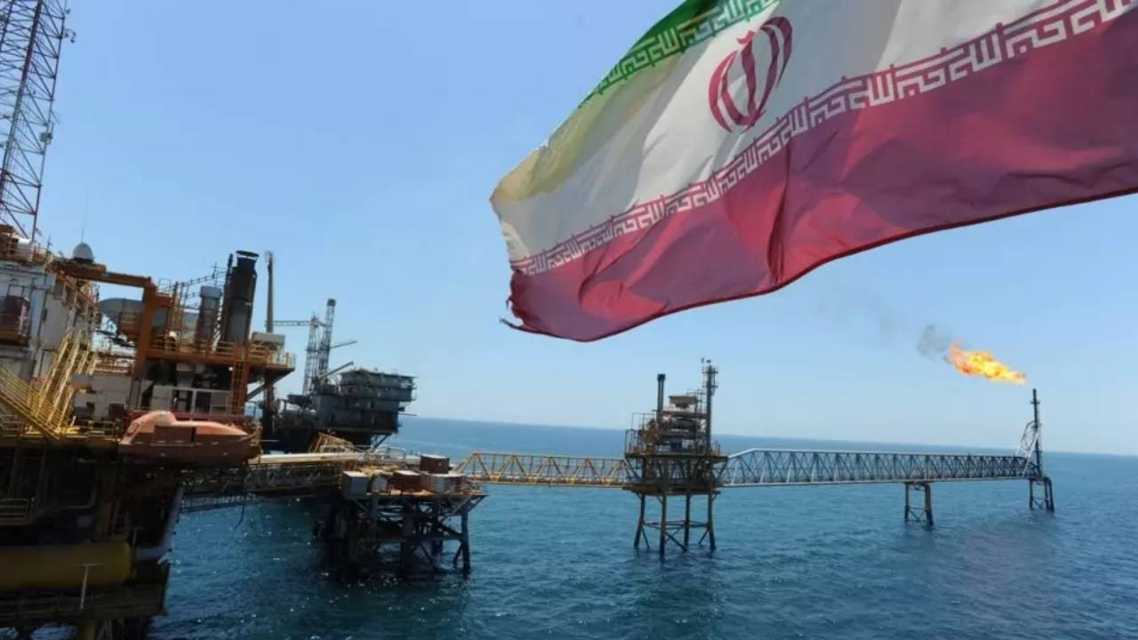 İran'ın Şaşırtan İtirafı: O Ülkeye İndirimli Petrol Gönderiyormuş