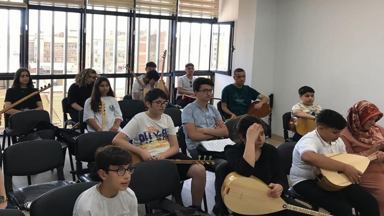 Elazığ'da Bağlama Kursları Devam Ediyor
