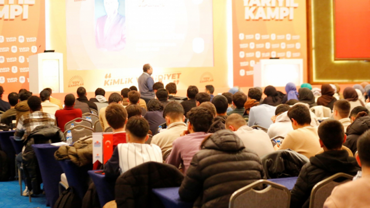TDV Vakfı, Burs Verdiği Öğrencilerine Elazığ'da Kamp Düzenledi