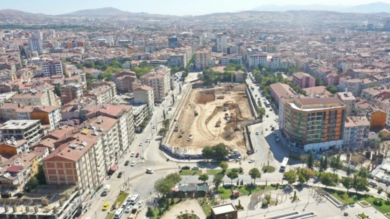 Elazığ'da Kent Meydanı Yer Altı Otoparkı ve Meydan Düzenleme Projesi devam ediyor