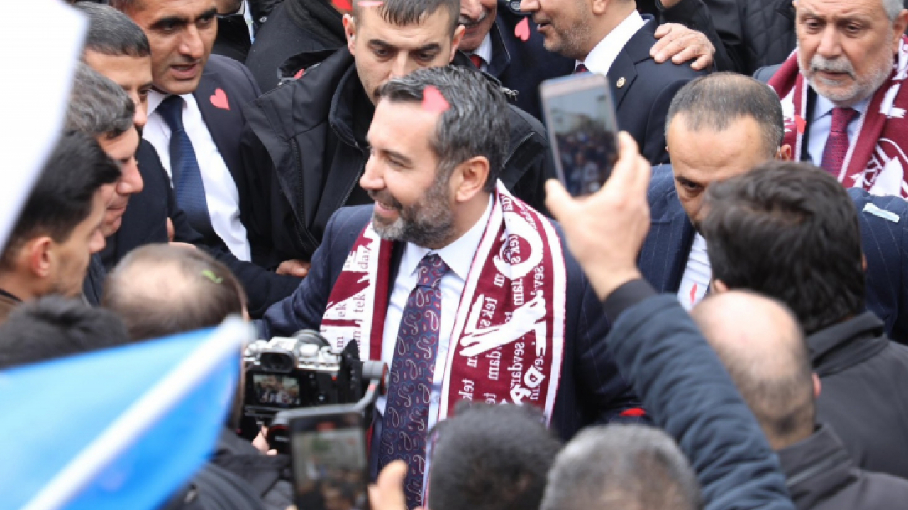 Şahin Başkan Sahaya İndi