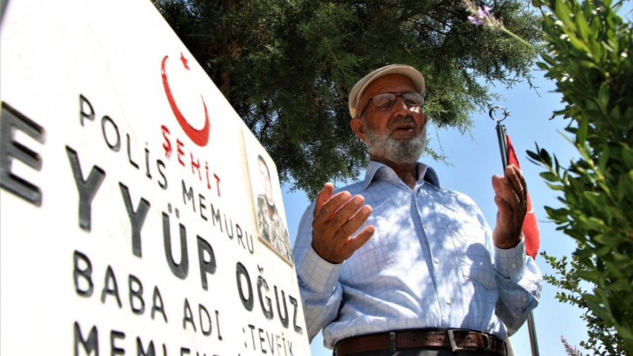 15 Temmuz şehidinin babası: 'Önce inançları sömürüyor, ardından kendi emellerini gerçekleştirmeye çalışıyorlar, FETÖ de öyle yaptı'