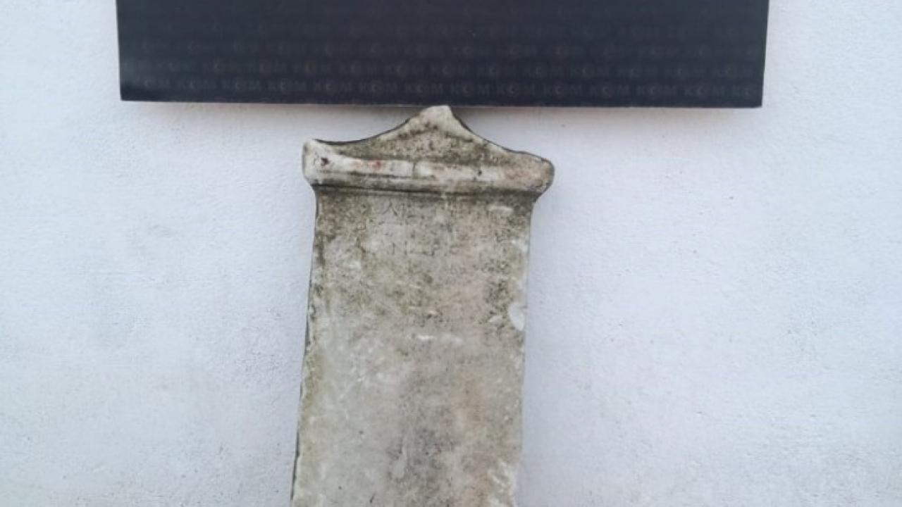 Çanakkale'de milatta önce 1. yüzyıla ait mezar steli ele geçirildi