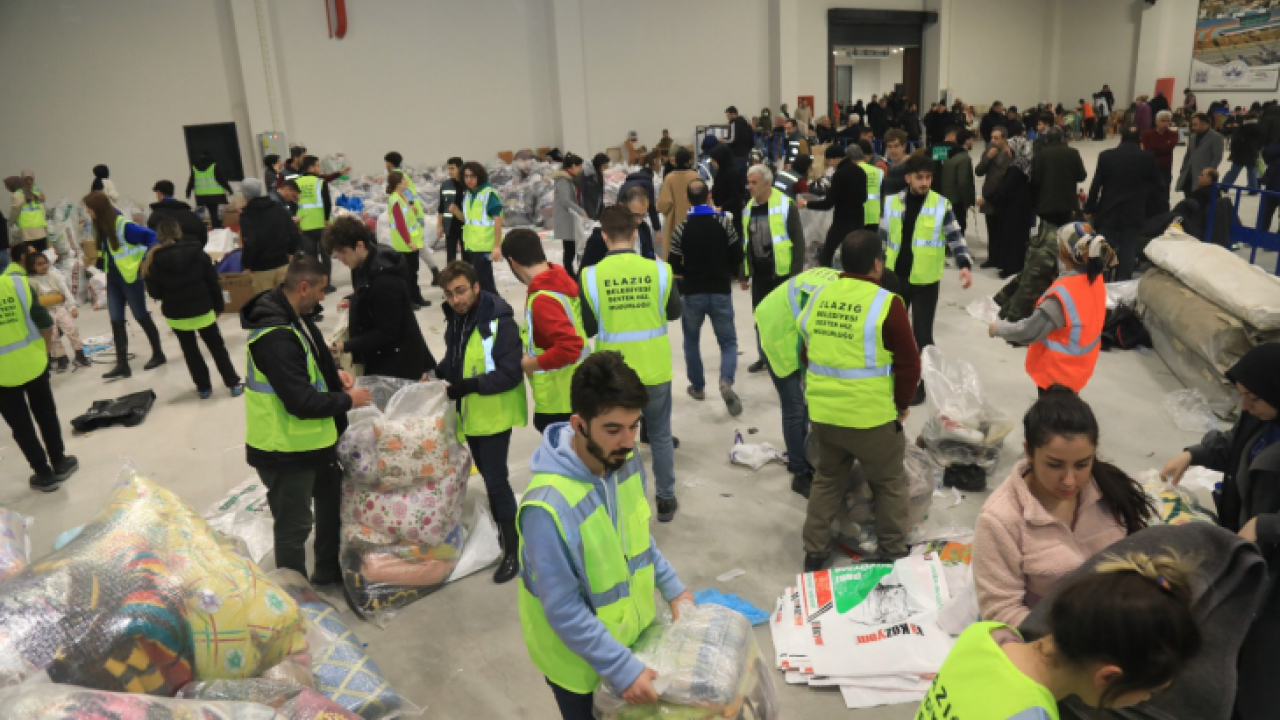 Başkan Şerifoğulları'nın Depremzedeler İçin Başlattığı Yardım Çağrısına Elazığlılardan Büyük Destek Geldi