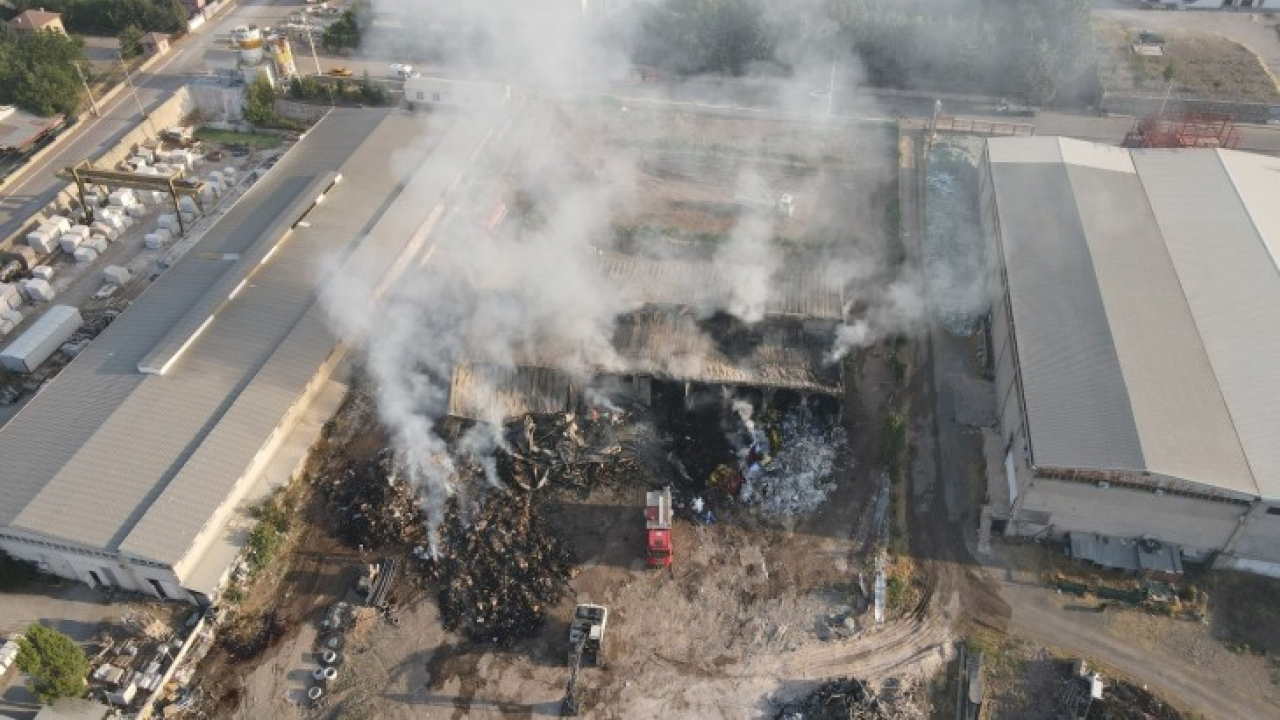 Elazığ OSB'deki tesis yangını 8 saatin sonunda söndürüldü