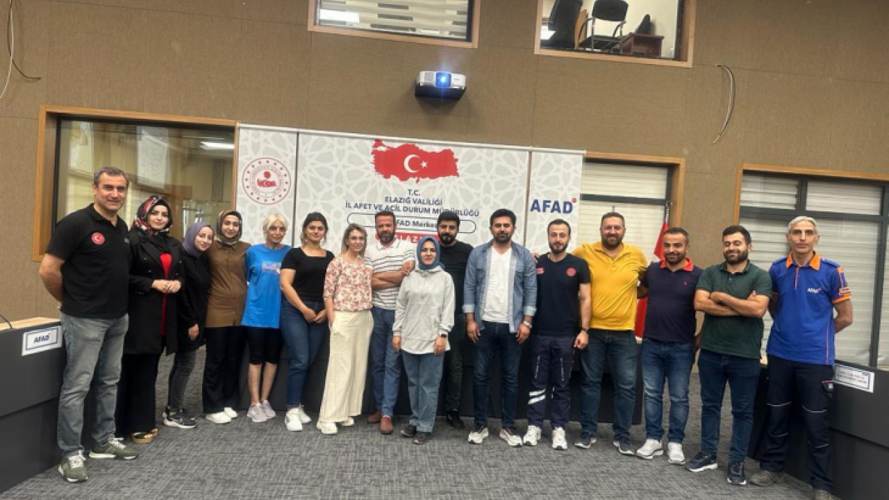 TÜSÇAD Elazığ Şubesi Üyelerine Afet Farkındalık Eğitimi Verildi
