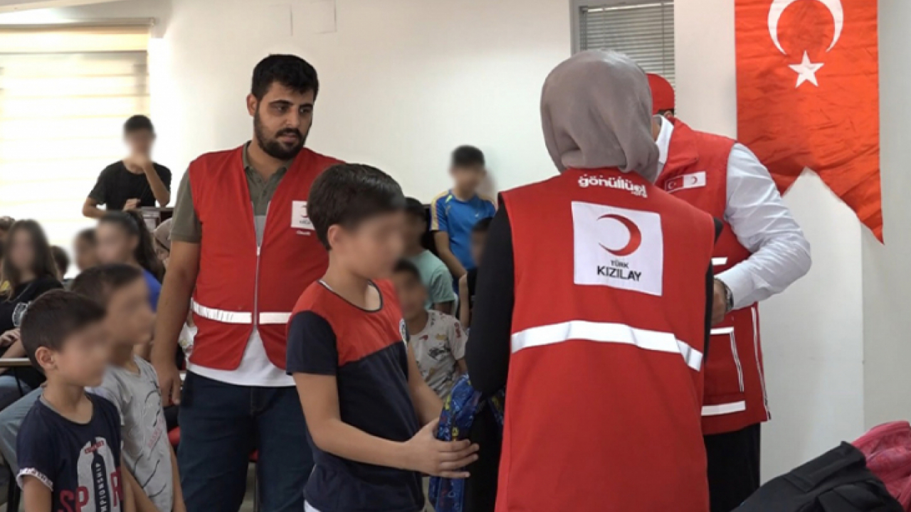 Kızılay Elazığ Şubesi, Öğrencilere Kırtasiye Seti Dağıttı