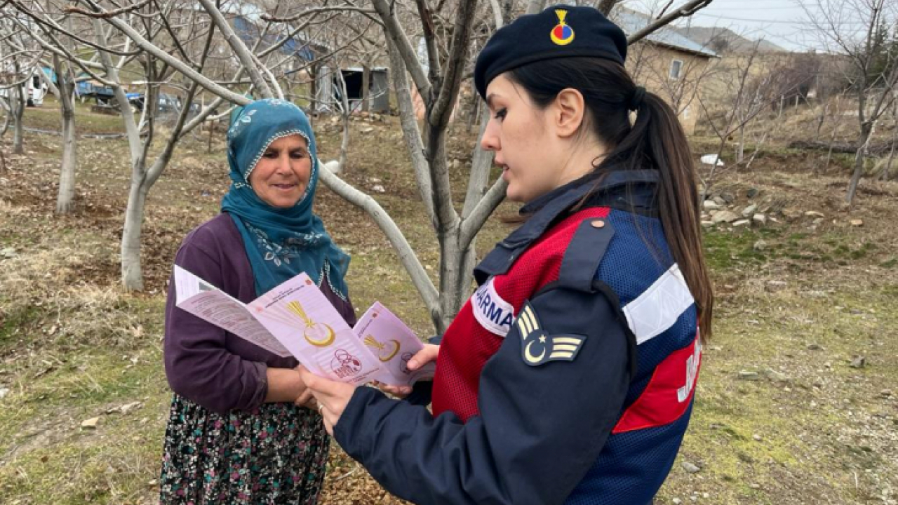 Jandarma Ekipleri Vatandaşları Bilgilendirmeye Devam Ediyor