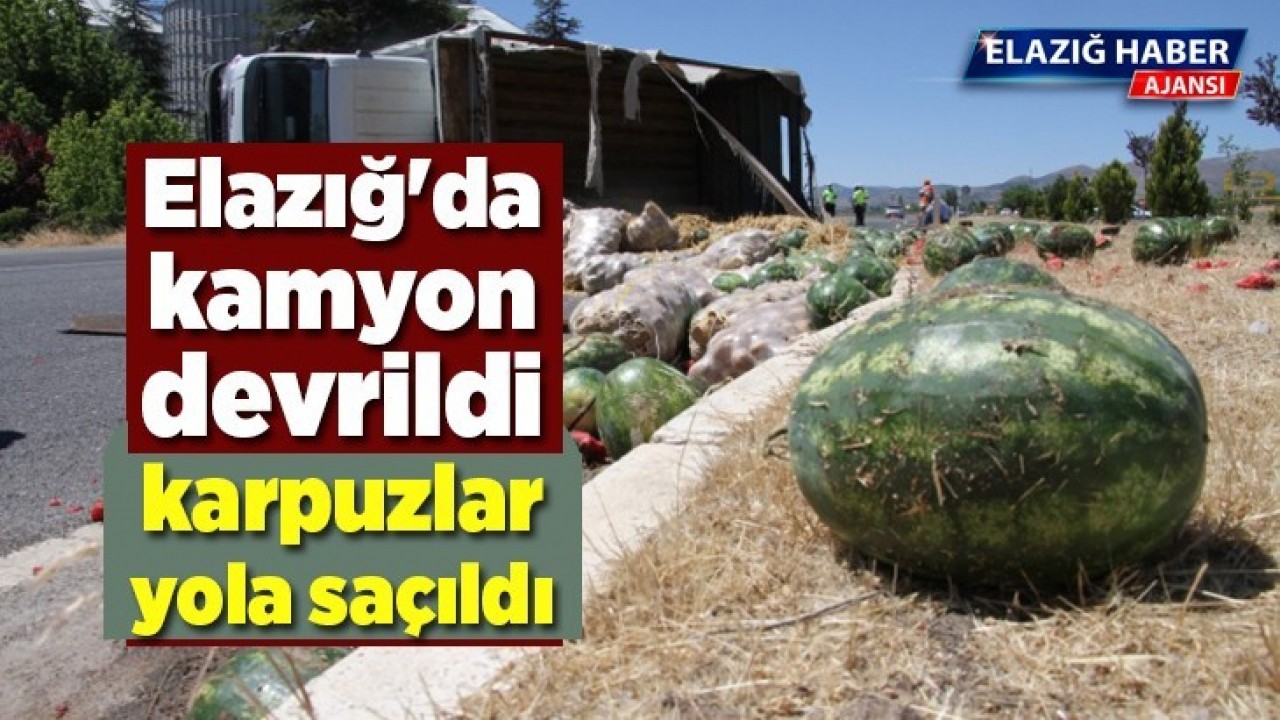 Elazığ'da kamyon devrildi karpuzlar yola saçıldı