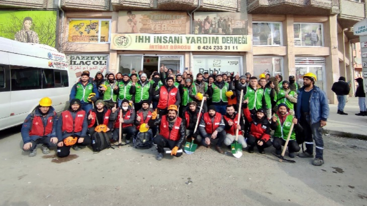 Elazığ İHH Arama ve Kurtarma Ekibi Deprem Bölgesindeydi