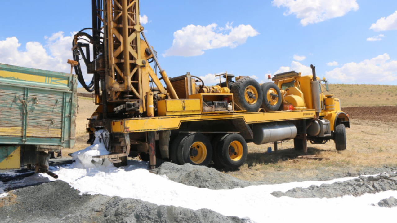 Elazığ İl Özel İdaresi susuz köyleri suya kavuşturuyor