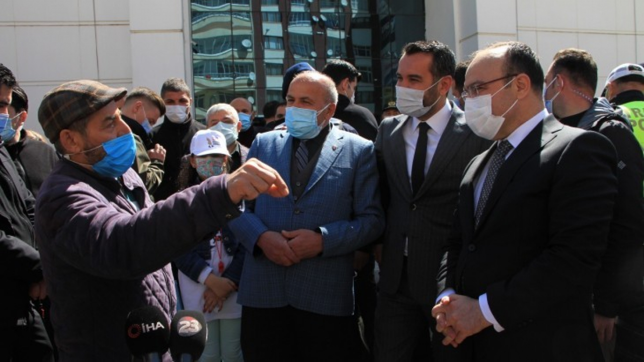 Elazığ'da vatandaşın protokolle diyaloğu herkese kahkaha attırdı