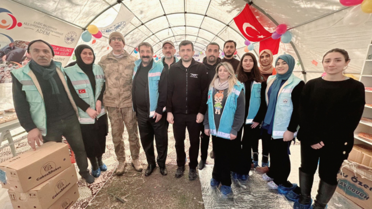 Selçuk Bayraktar, Elazığ Belediyesi Psikososyal Destek Çadırını Ziyaret Etti
