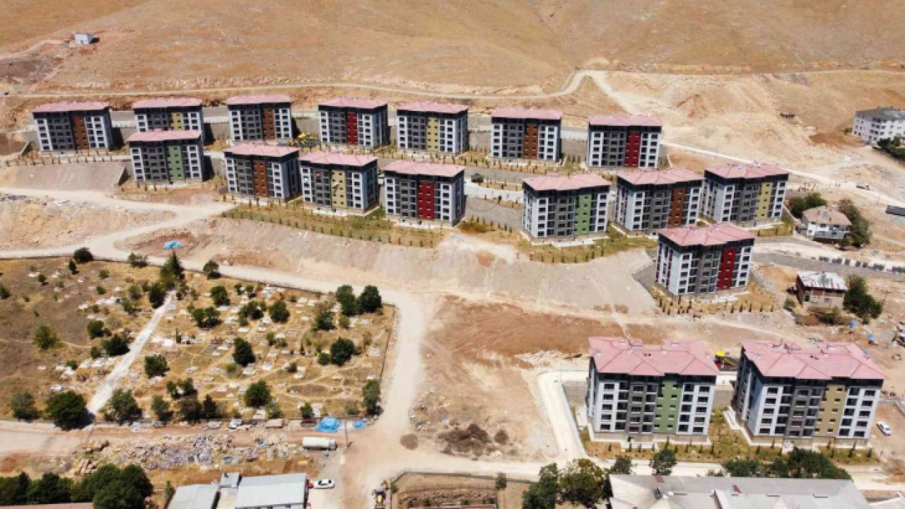 Elazığ'da 304 depremzede daha evlerine kavuştu