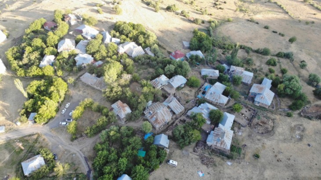 Deprem en çok Elazığ'ı etkiledi, hasar gün ağarınca ortaya çıktı