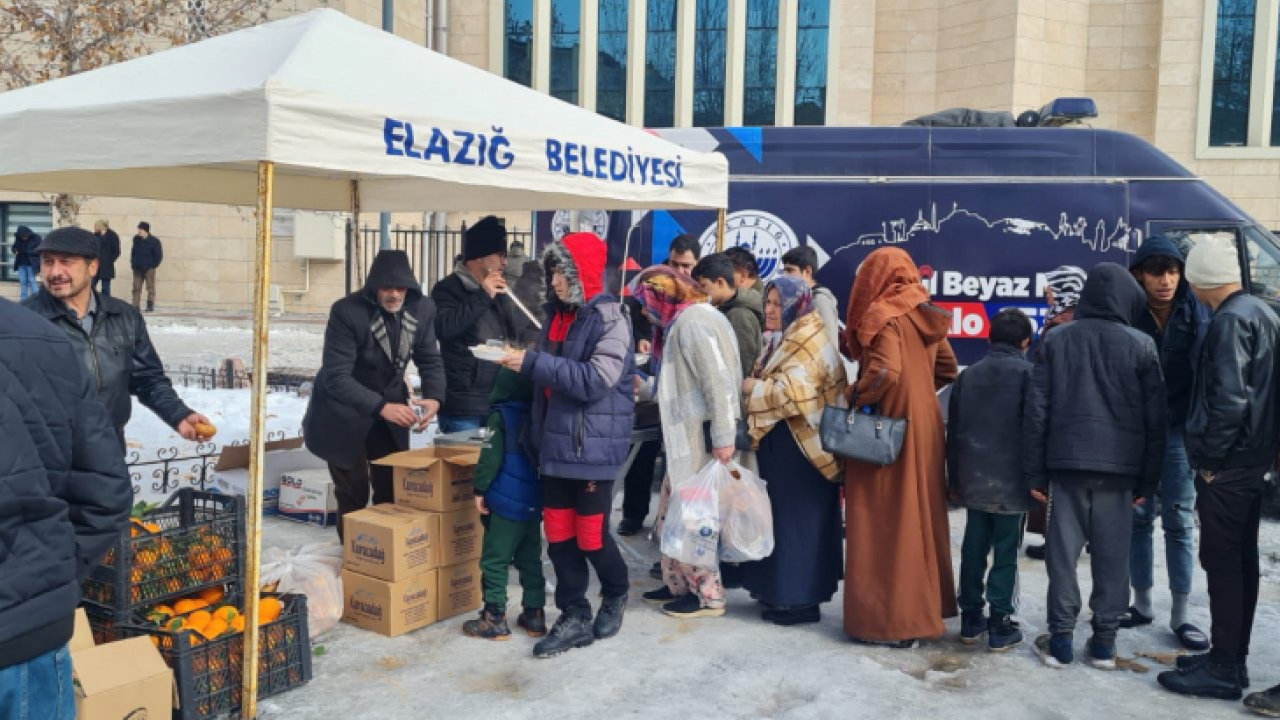 Elazığ Belediyesi Yaşanan Felaketin Ardından Vatandaşlara Desteğini Sürdürüyor