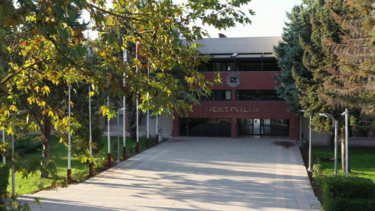 Fırat Üniversitesi 5 Alanda Türkiye'de İlk 5'e Girdi