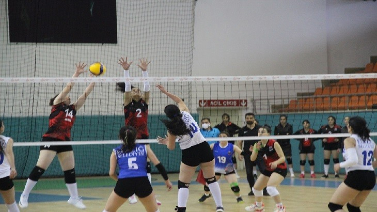 Elazığ Belediyesi Voleybol: 3 - Van Büyükşehir Belediye Gençlikspor: 2