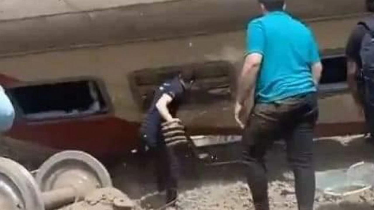 Mısır'da tren faciası: 8 ölü, 97 yaralı