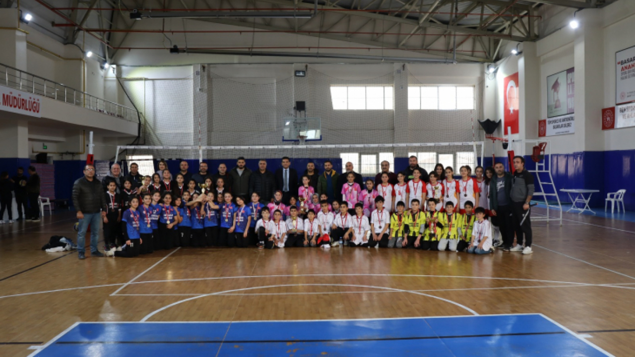 Elazığ'da Hentbol Yıldız Kızlar Yarı Final Şampiyonası Sona Erdi
