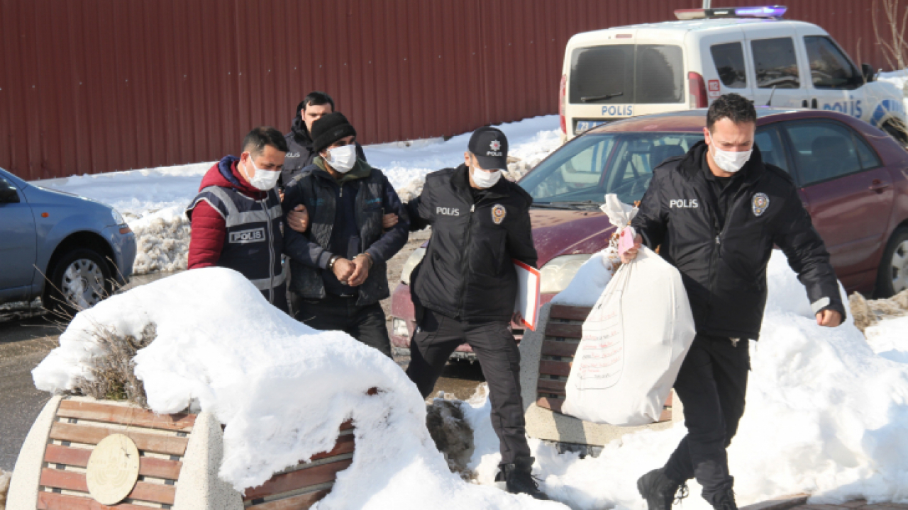 Çaldığı hurda malzeme ve kablolarla suçüstü yakalandı