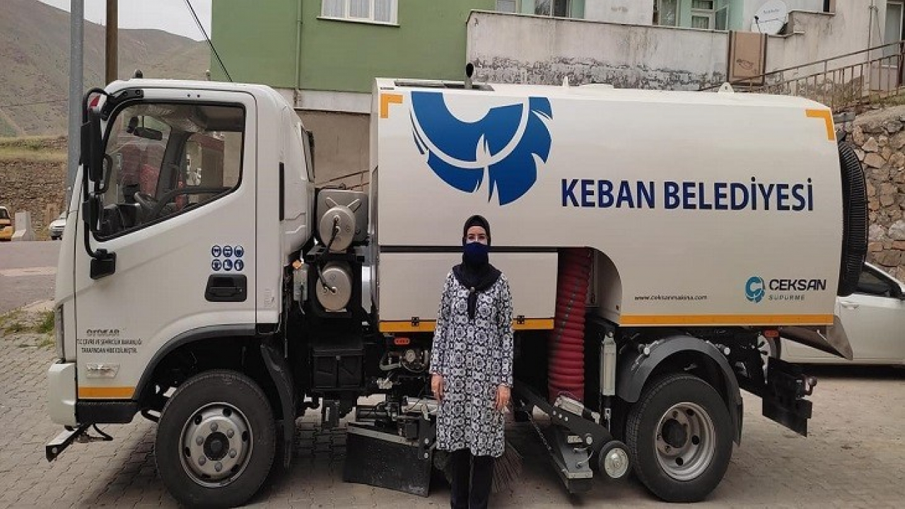 Bakanlık, Keban Belediyesine yol süpürme aracı hibe etti