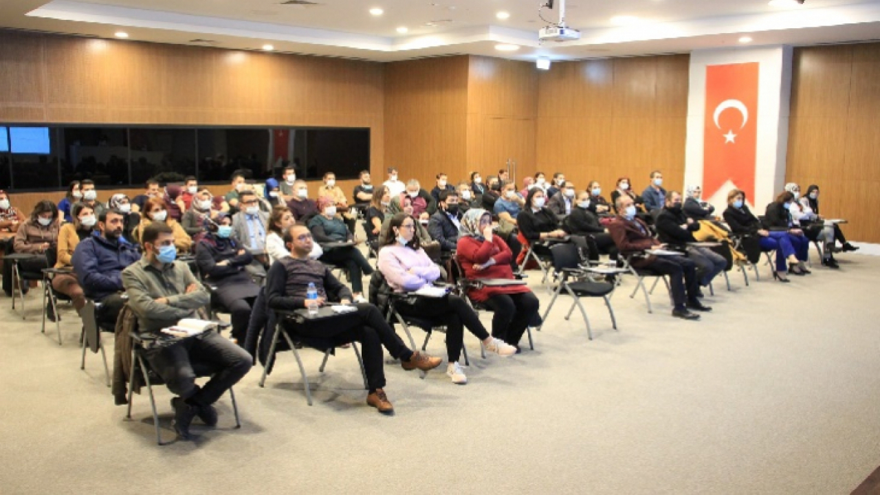 Şehir Hastanesinde 'Hemşirelik Tanıları ve Hasta Bakım Planları' konulu eğitim verildi