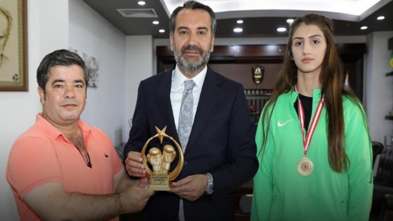 Elazığlı Boksör Nisanur Yıldırım, Romanya Yolcusu