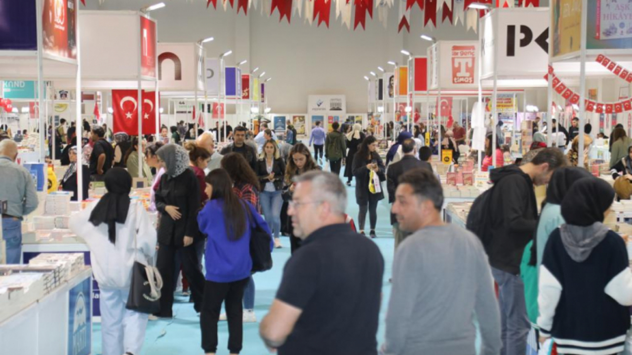 Elazığ Belediyesi Kitap Fuarı'na Çevre İllerden de Yoğun İlgi