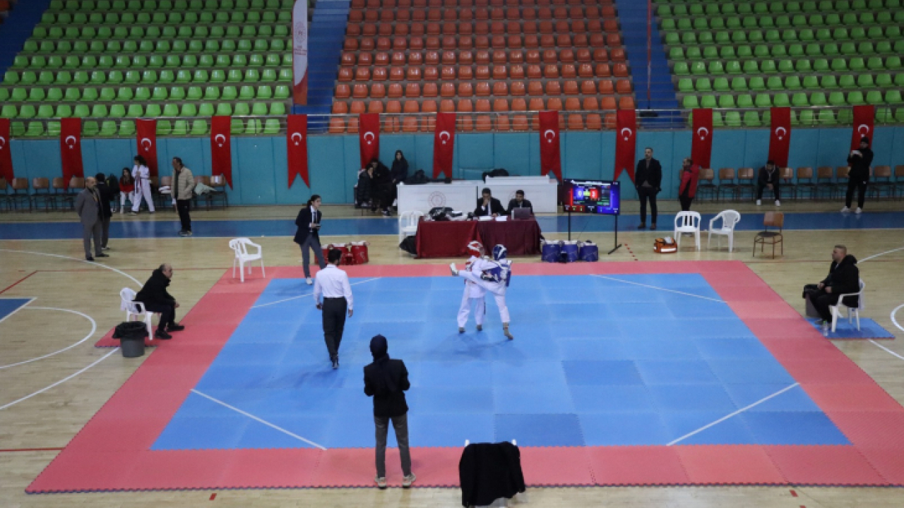 Elazığ'da Taekwondo İl Şampiyonası Başladı