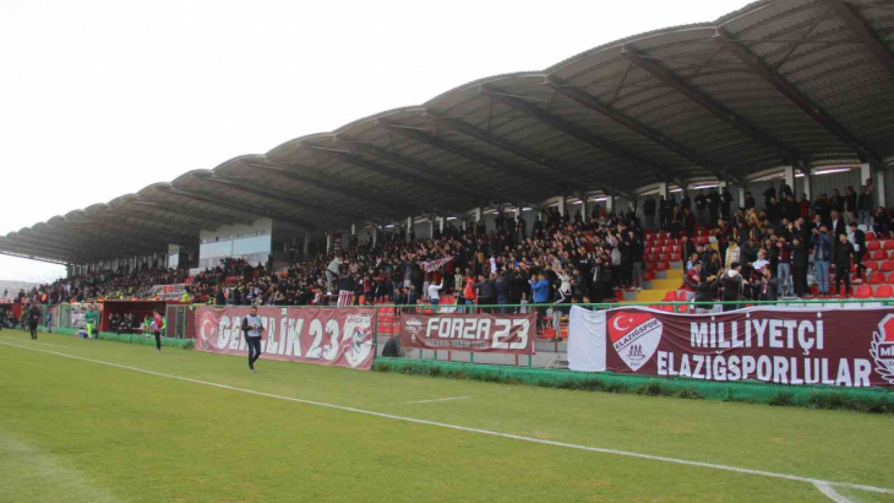 1922 Konyaspor maçını bin 350 biletli seyirci izledi