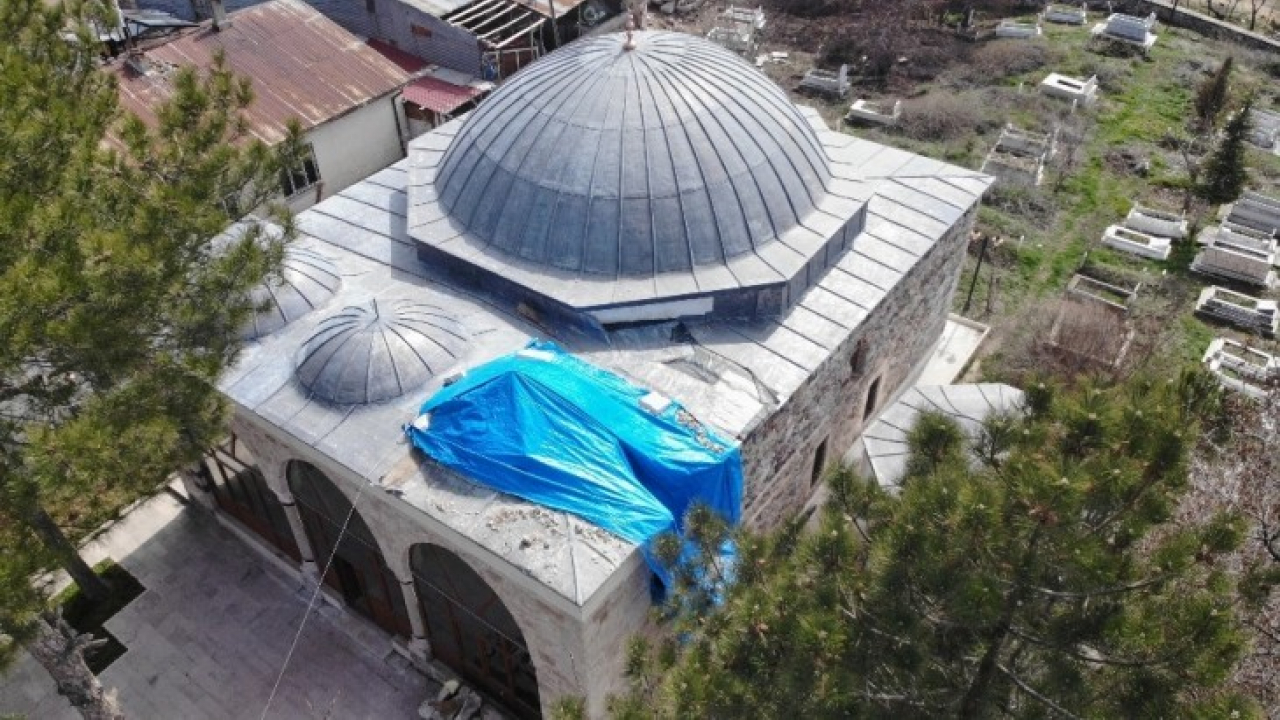 4.Murat'ın yaptırdığı caminin minaresi söküldü