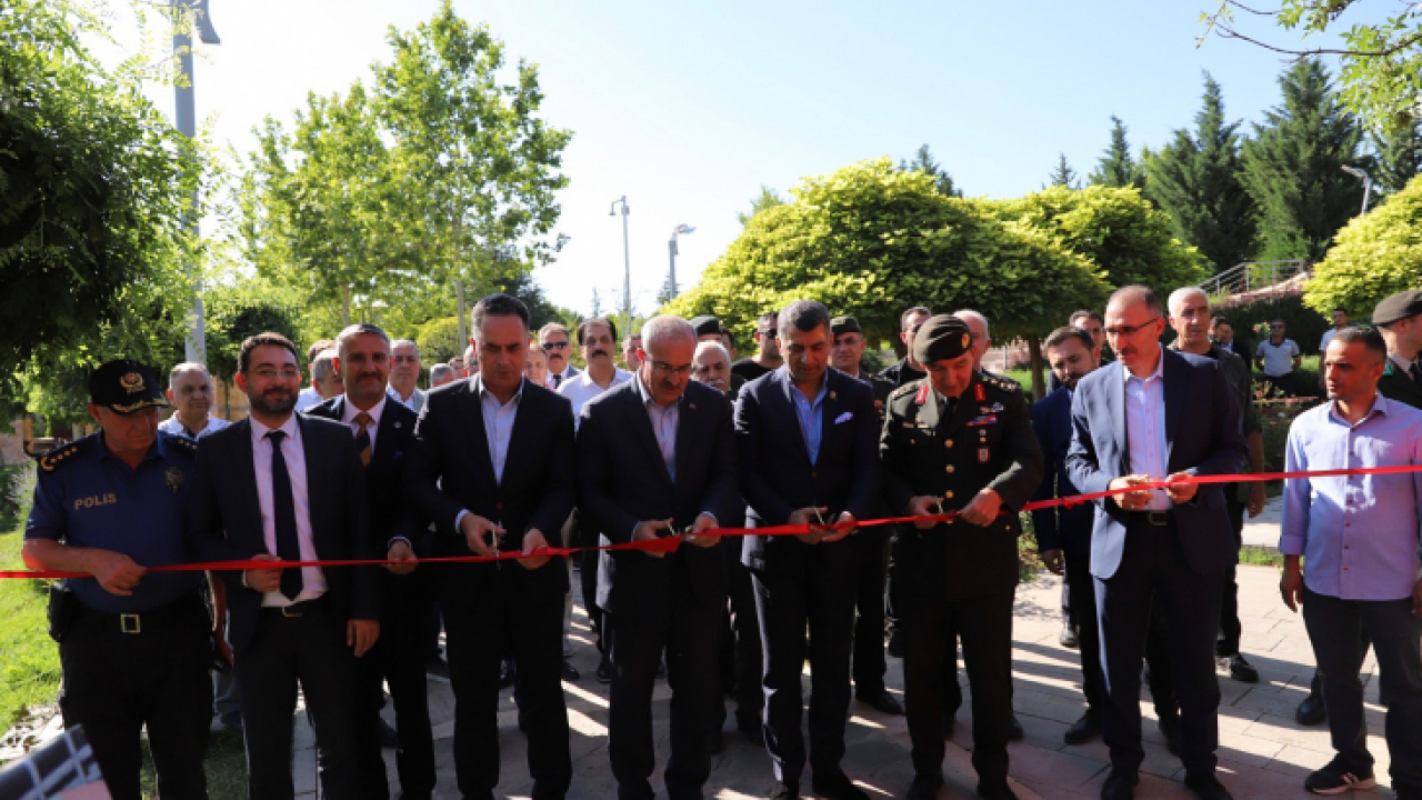 Fırat Üniversitesi'nde 15 Temmuz Temalı Resim Sergisinin Açılışı Yapıldı