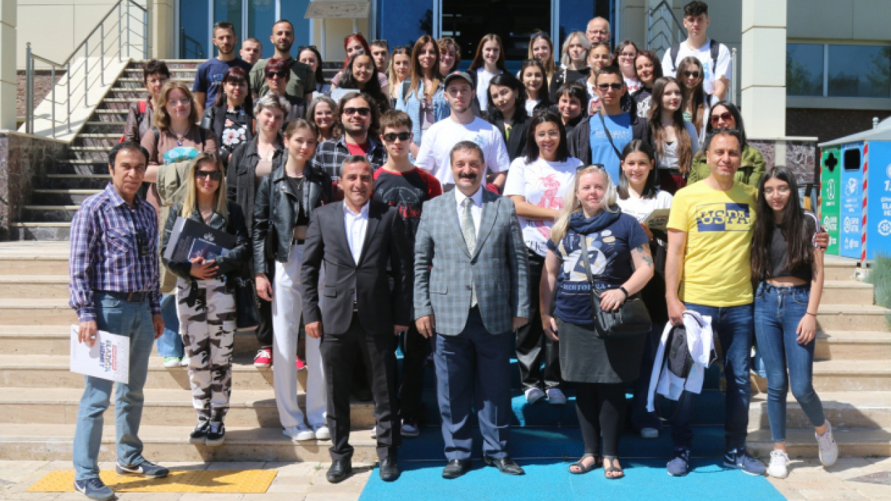 Erasmus Öğrencileri Elazığ Belediyesi'ni Ziyaret Etti