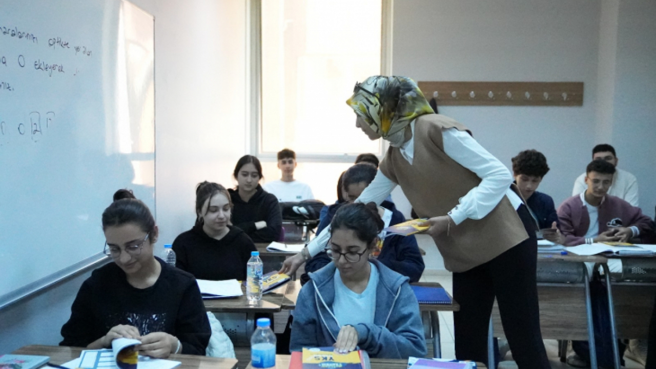 Elazığ Belediyesi, YKS'ye Girecek Öğrencilere Desteklerini Sürdürüyor