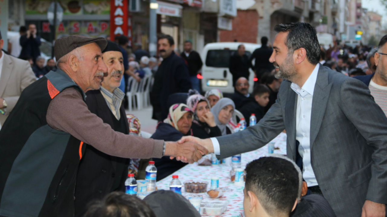 Başkan Şerifoğulları, Üniversite Mahallesi Sakinleriyle İftar Yaptı